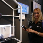 Panasonic, Smart Home System, Frau, Ausstellung, schwarz