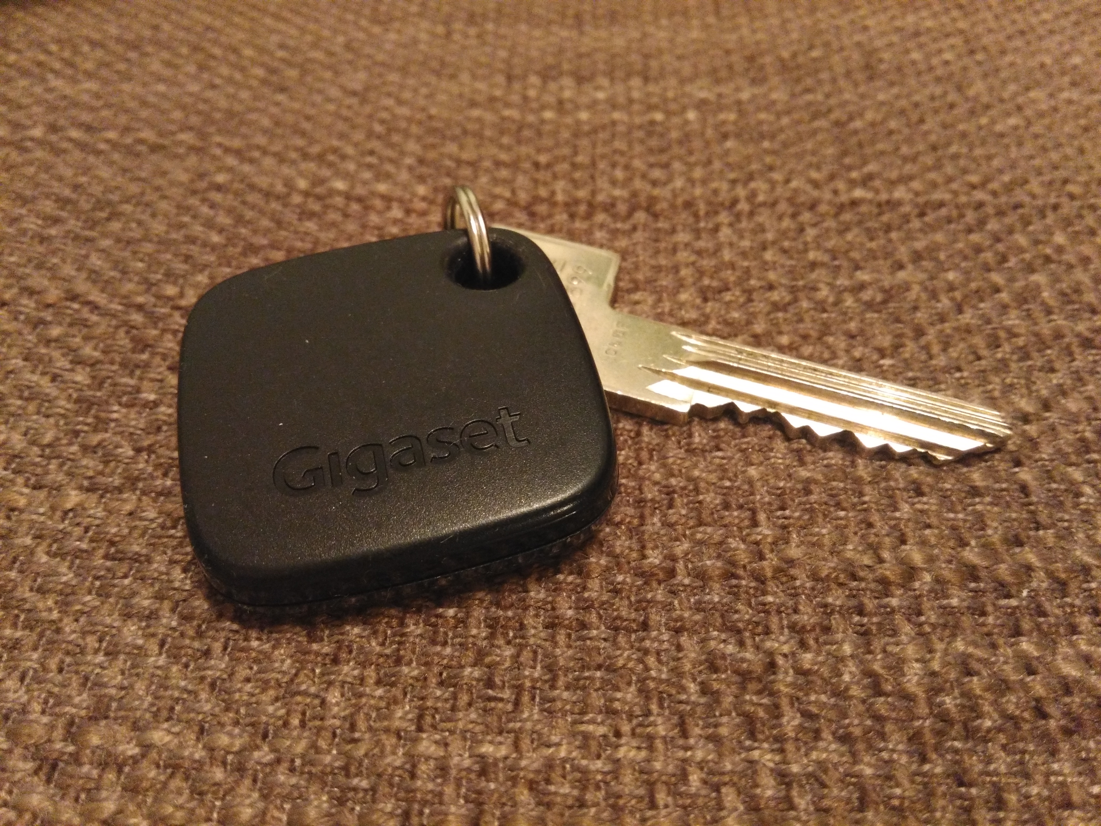 Key Tracker Handys Bluetooth Schlüsselfinder zum einfachen Auffinden von Schlüssel Koffern orange Gigaset G-tag Beacon mit Appfunktion Taschen